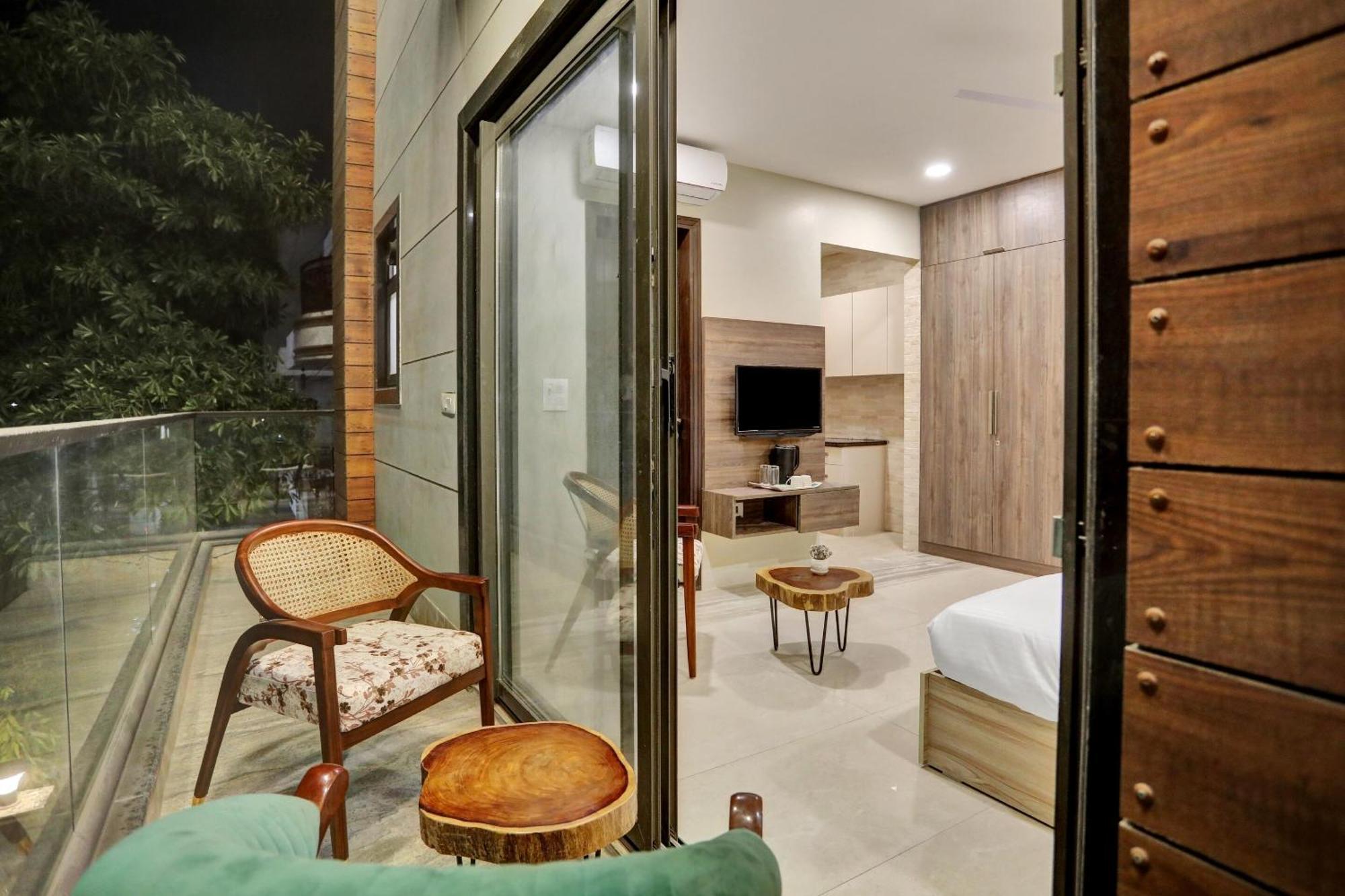 Townhouse Xanthe Hotel Noida Exterior photo