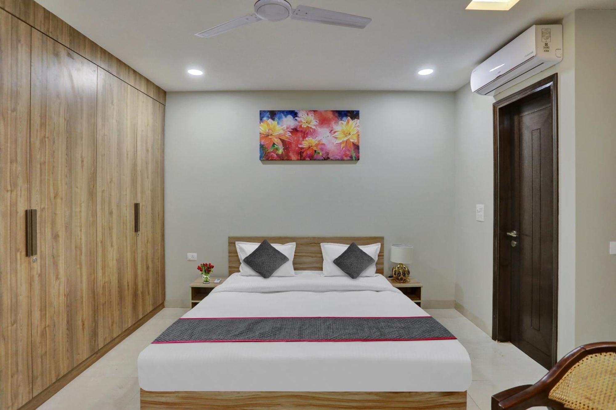 Townhouse Xanthe Hotel Noida Exterior photo