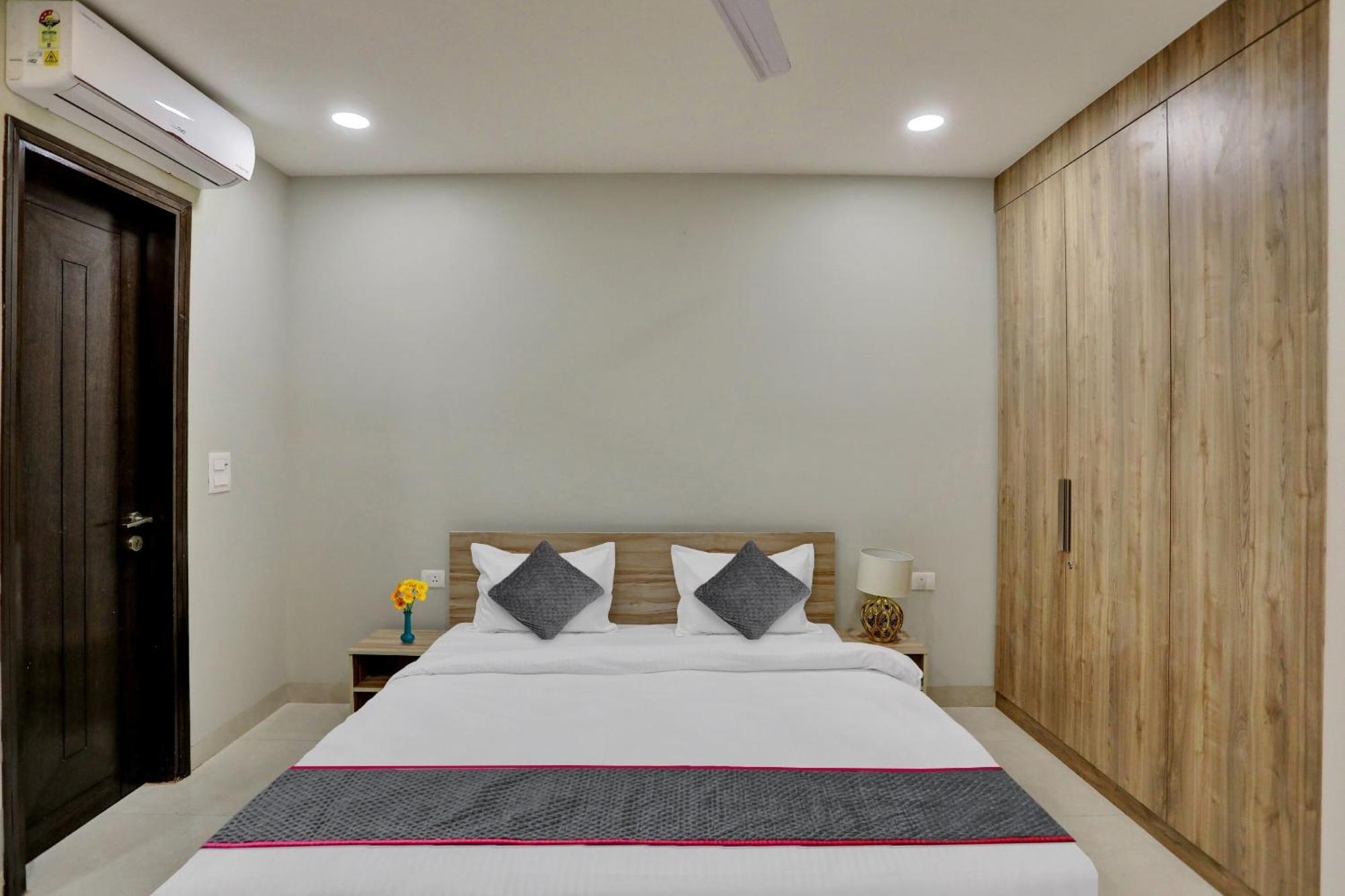 Townhouse Xanthe Hotel Noida Exterior photo