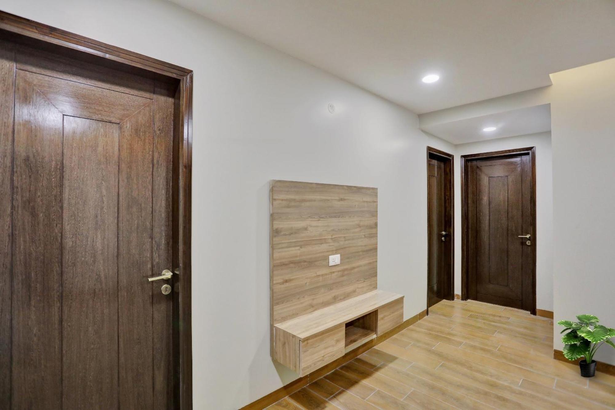 Townhouse Xanthe Hotel Noida Exterior photo